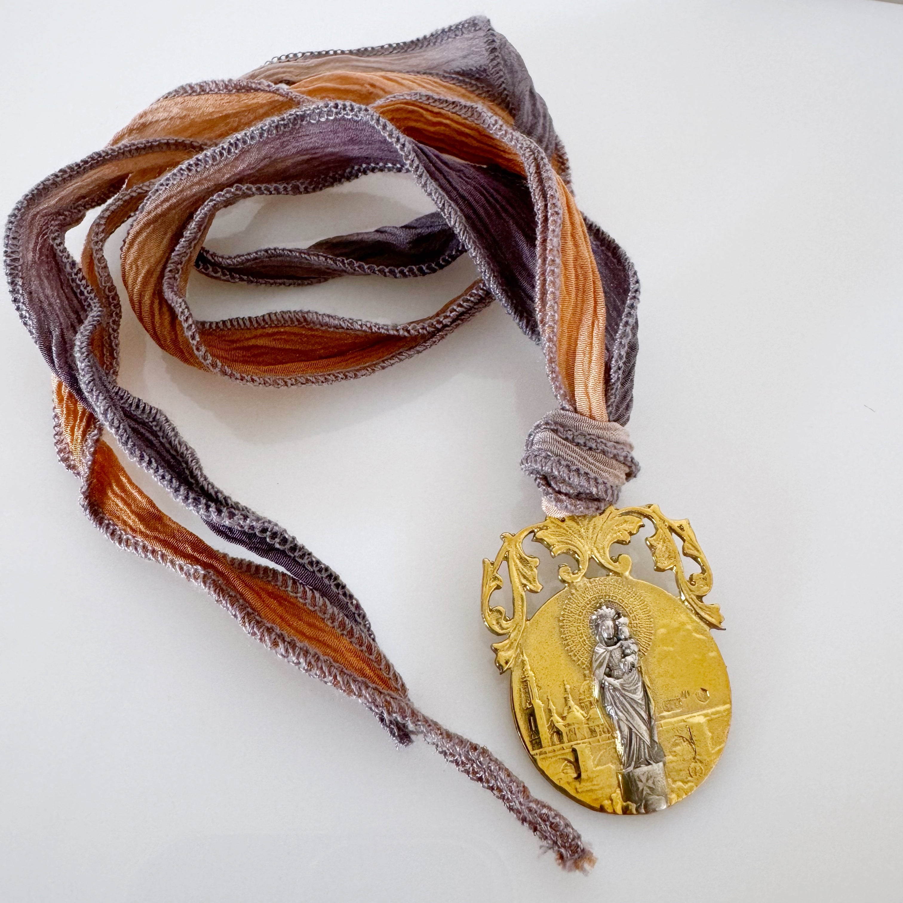 MEDALLA VIRGEN DEL PILAR BROCADA
