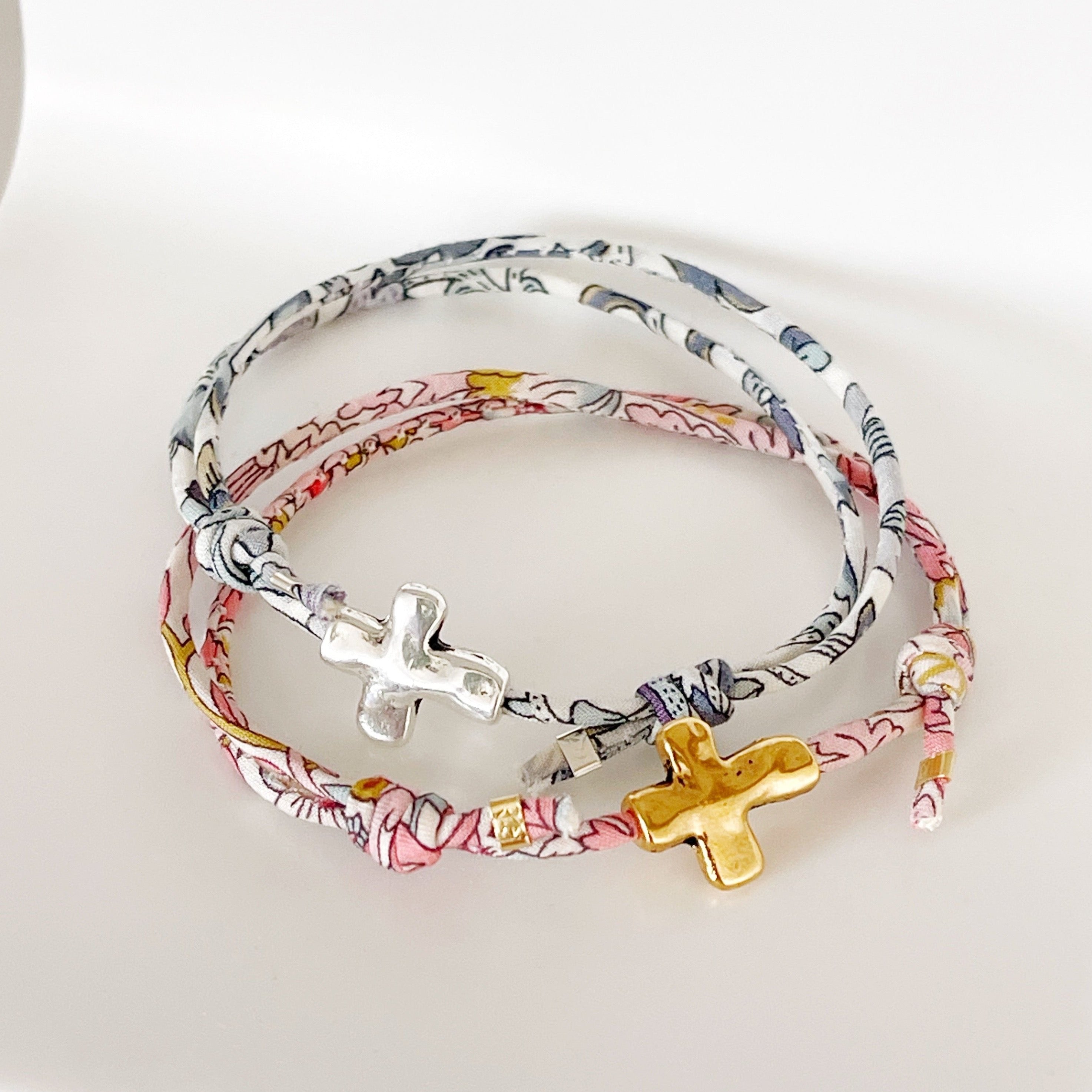 PULSERA CRUZ CON CORDÓN LIBERTY