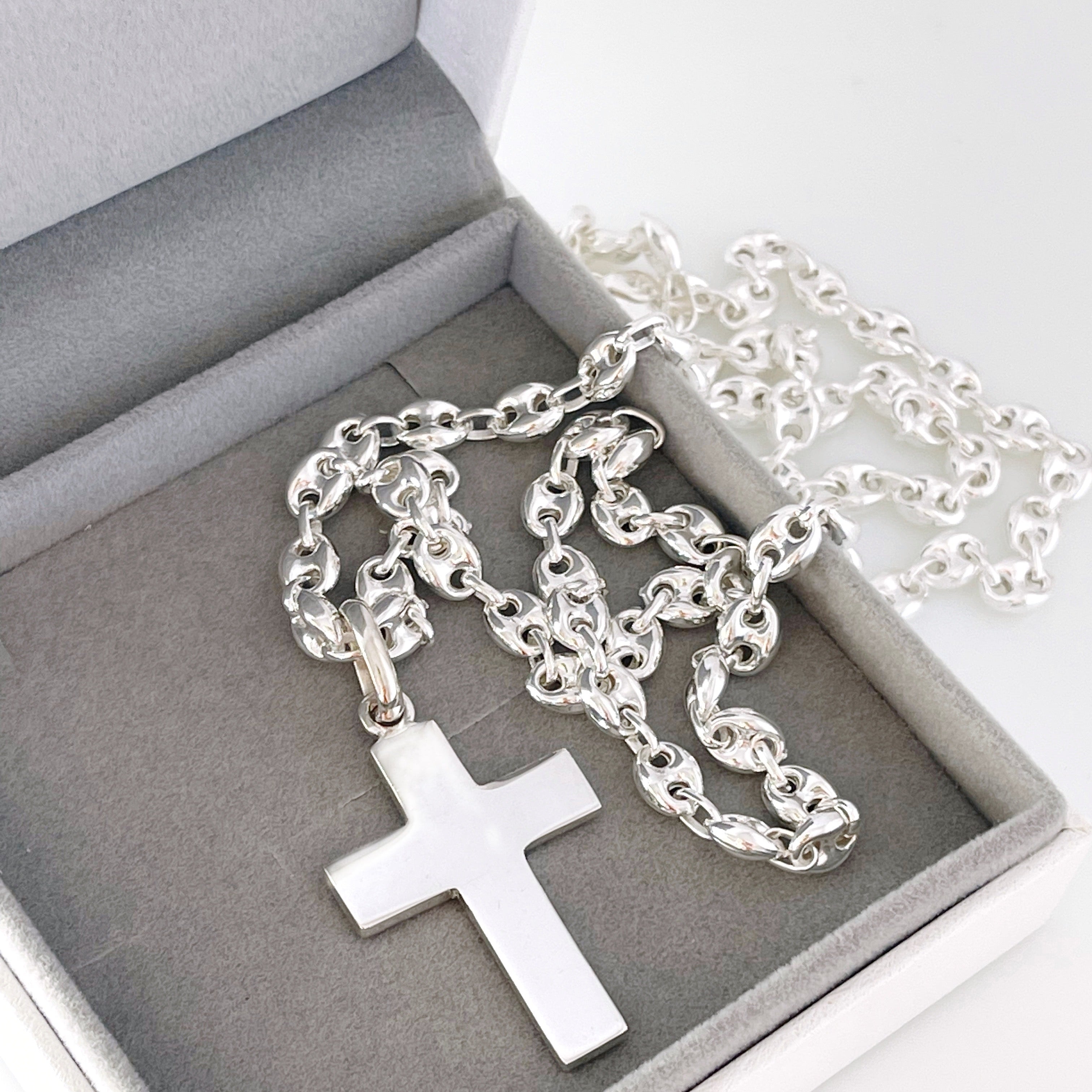 COLLAR CRUZ LATINA PLATA