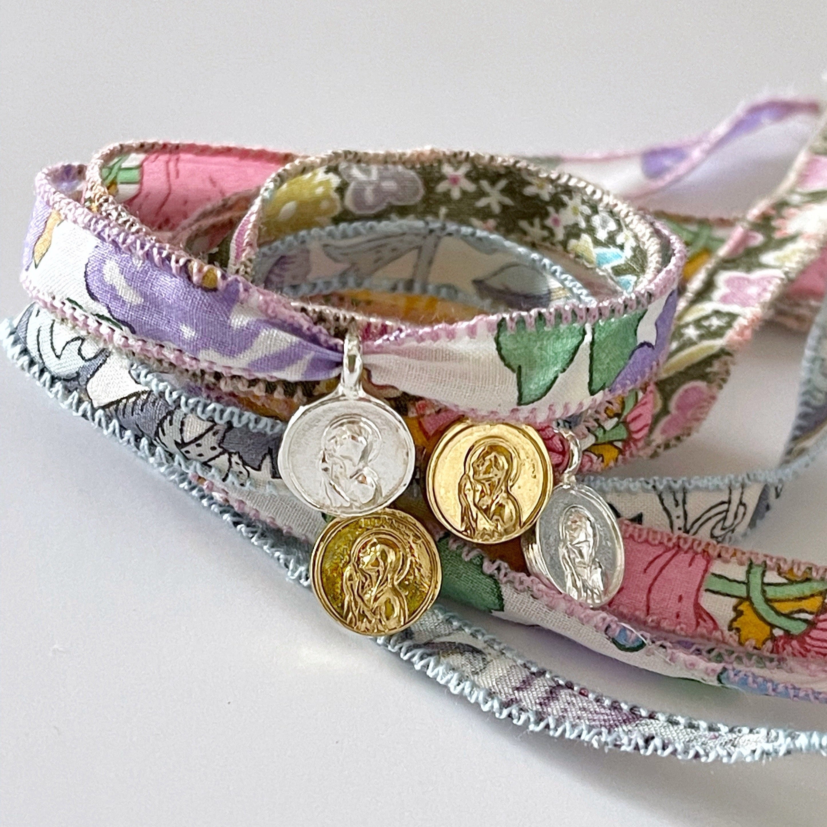 COLLAR/PULSERA VIRGEN NIÑA CINTA LIBERTY