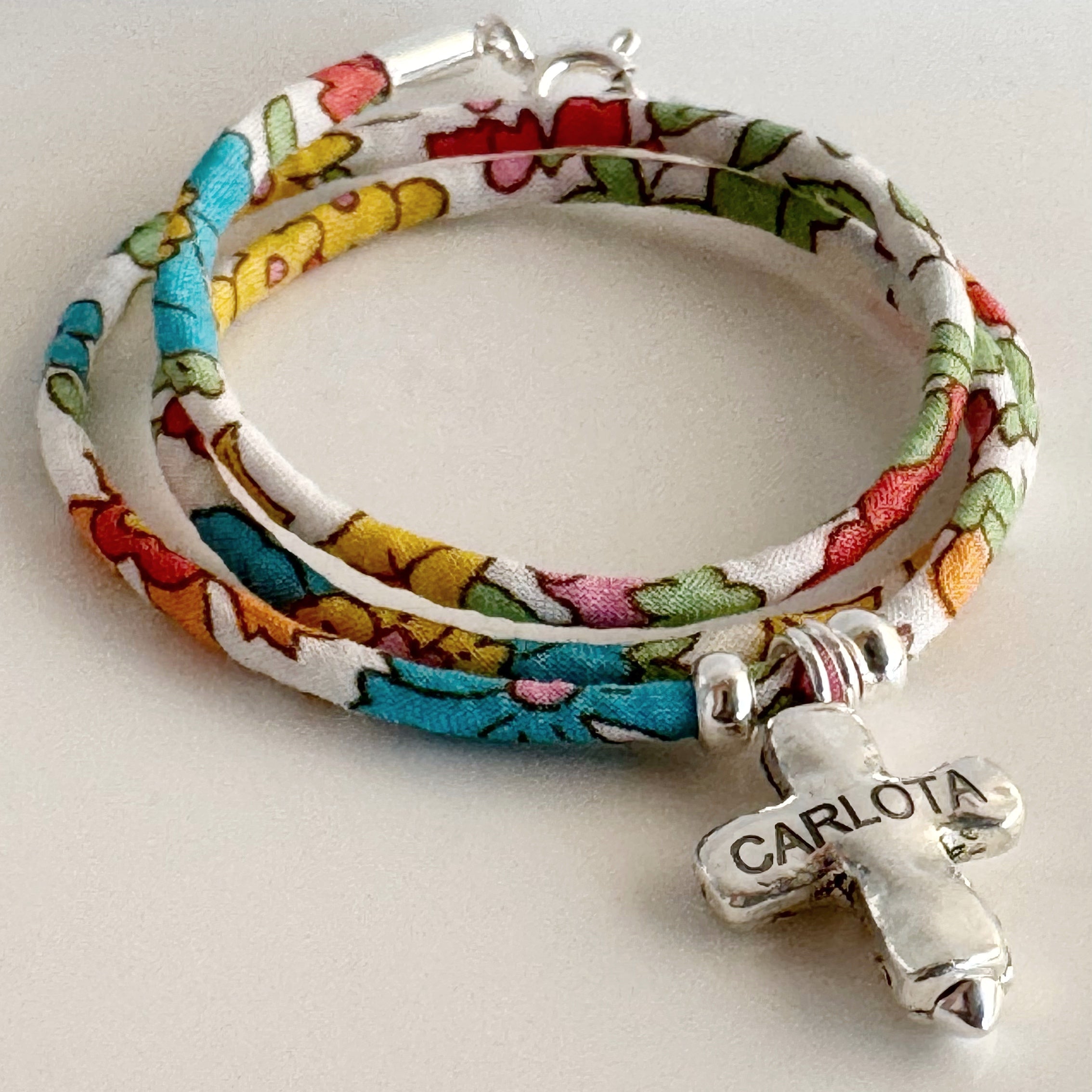COLLAR CRUZ CON CORDÓN LIBERTY