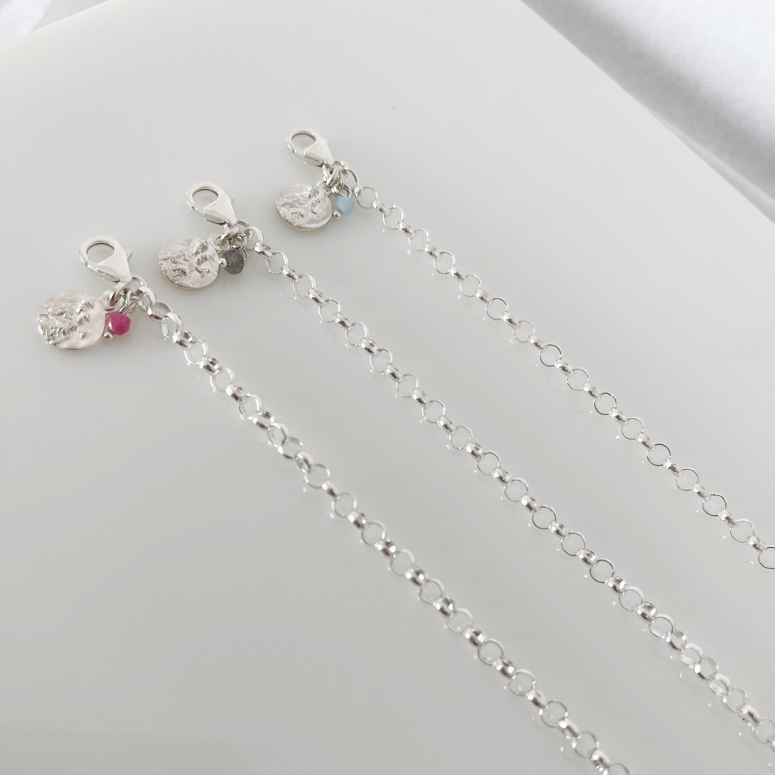 ROLO CHAIN BRACELET WITH MINI SCAPULAR IN 925 STERLING SILVER
