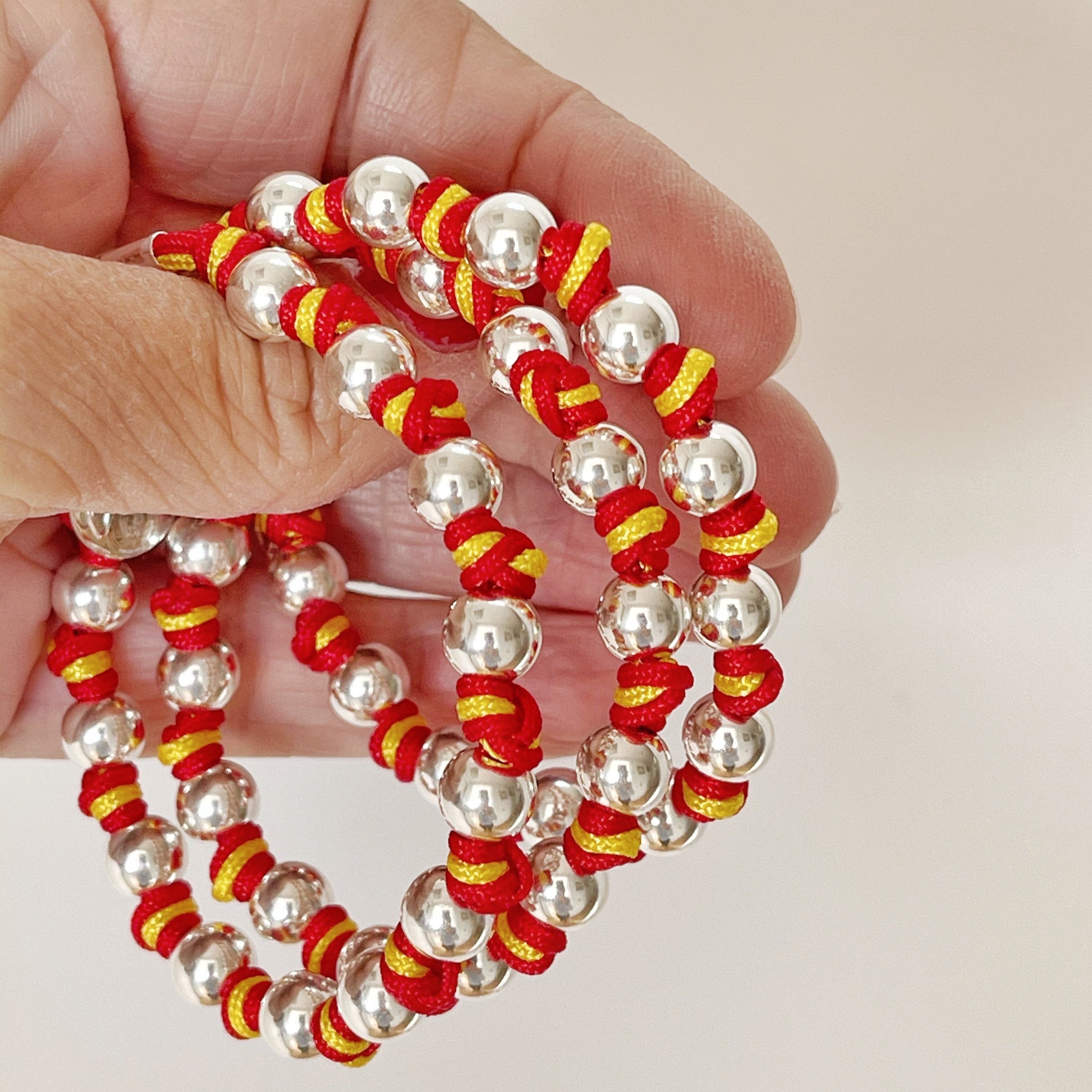 ARMBAND MIT FLAGGENKNOTEN