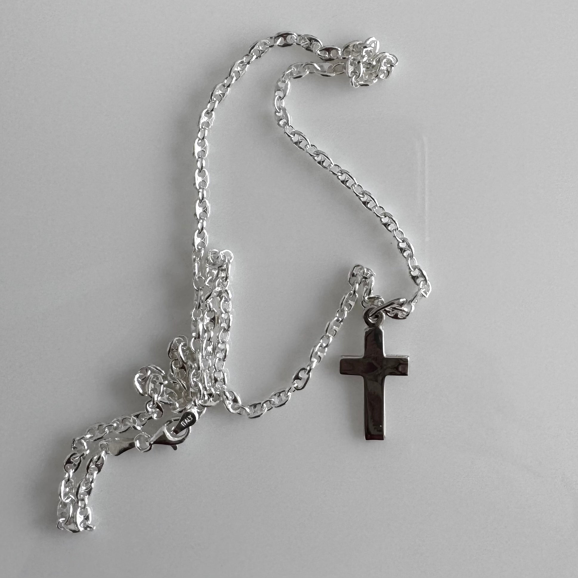 COLLAR CRUZ LATINA PLATA MINI