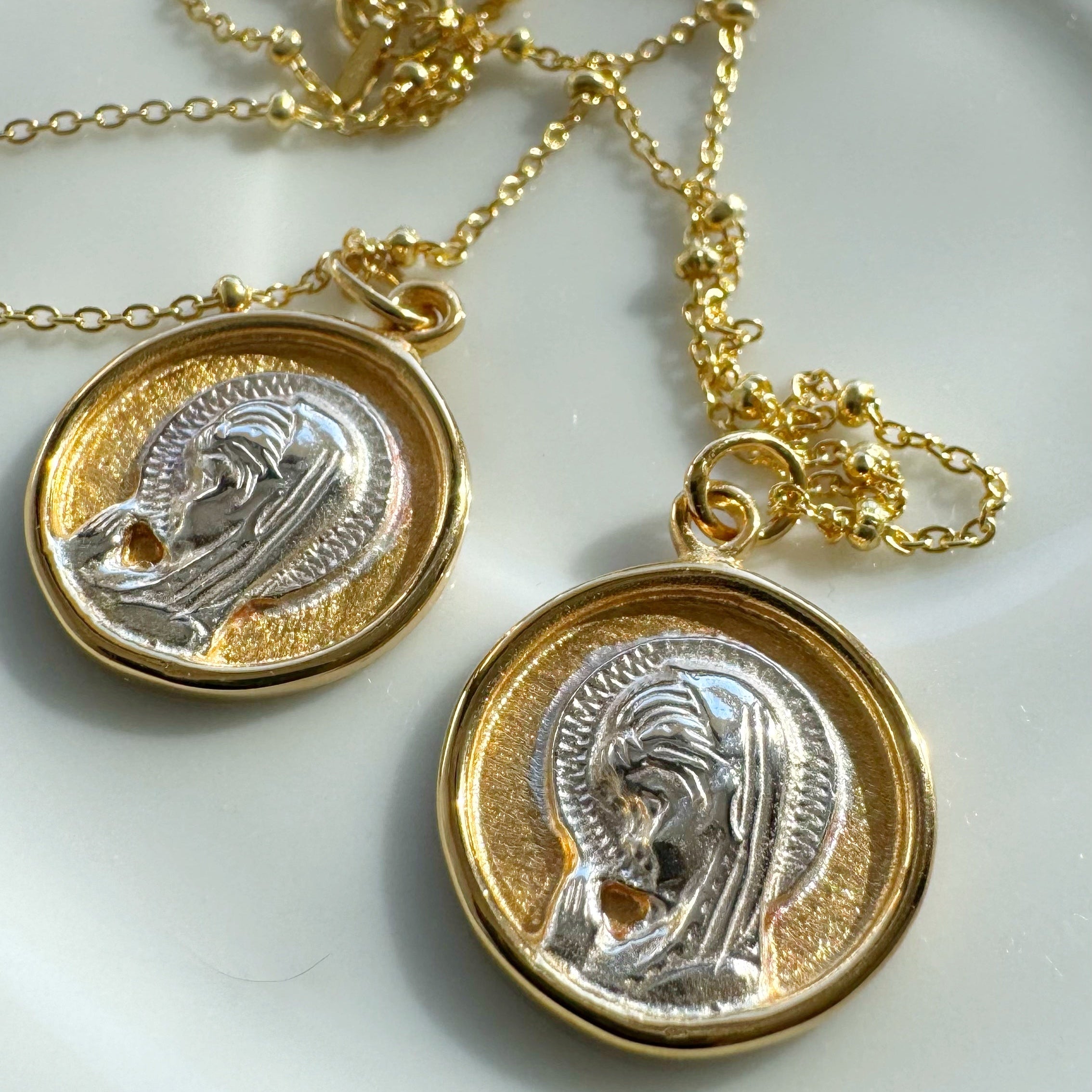 COLLAR VIRGEN NIÑA PLATA Y ORO