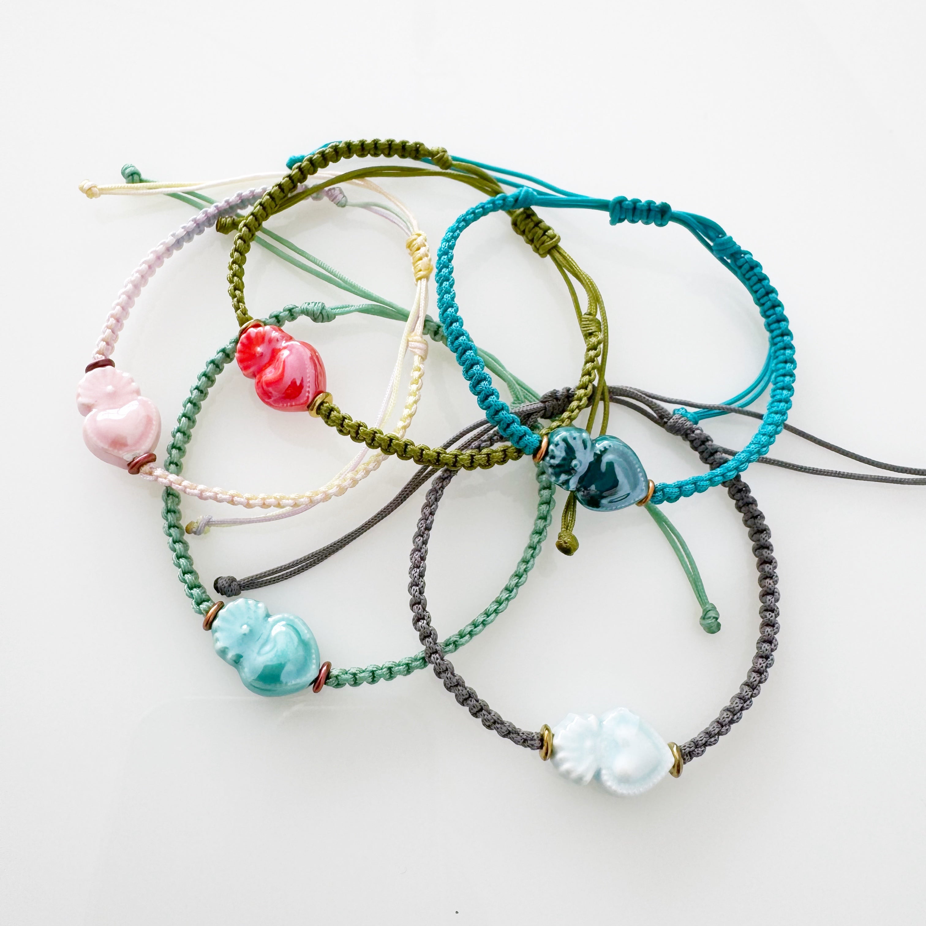 PULSERA CORAZÓN MACRAMÉ