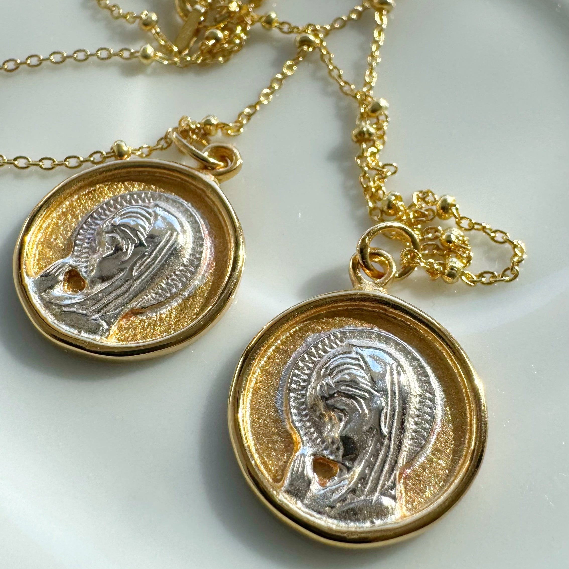 COLLAR VIRGEN NIÑA PLATA Y ORO